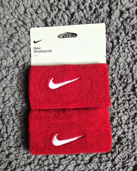 Muñequeras Nike rojas