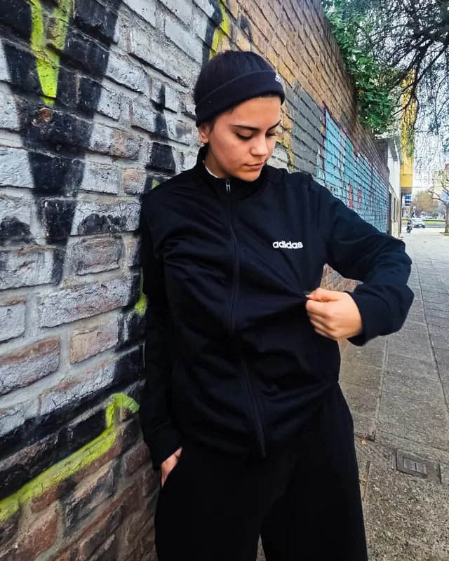 Campera Adidas negra