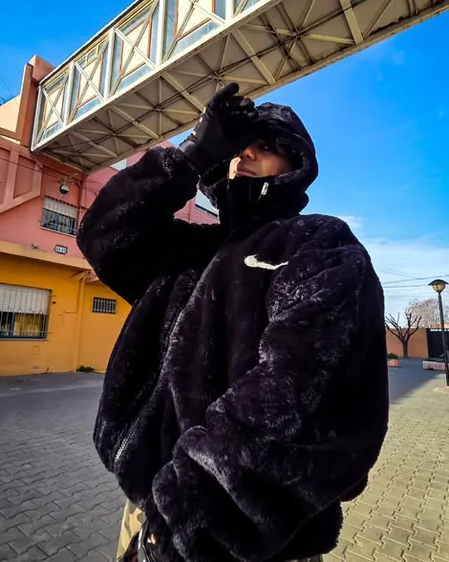 Campera Sherpa Nike negra